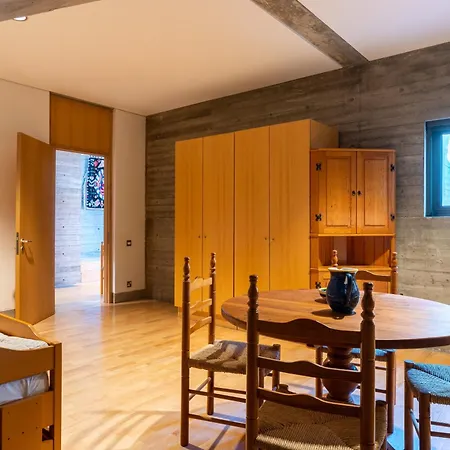 Vila Paradise Peek, Platres