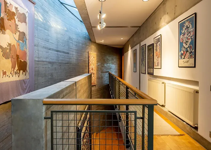 Paradise Peek, Villa