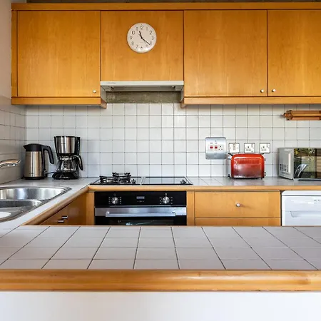 Paradise Peek, Villa Plátresz