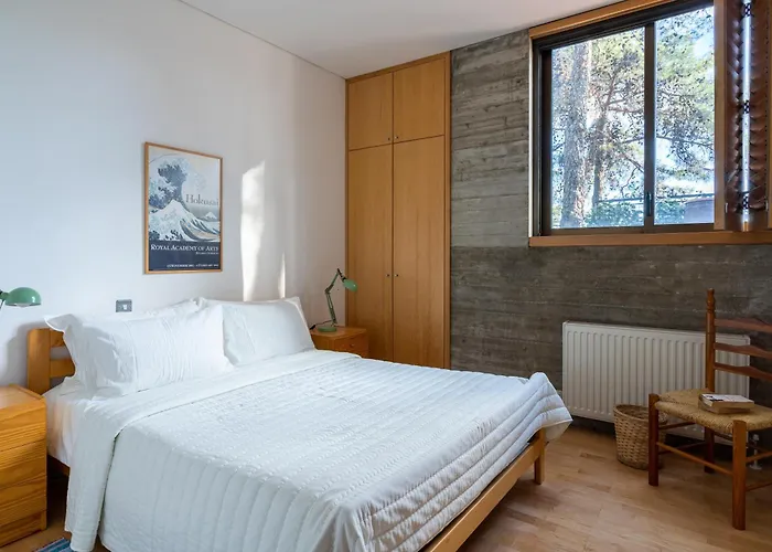 Paradise Peek, Vilă Platres