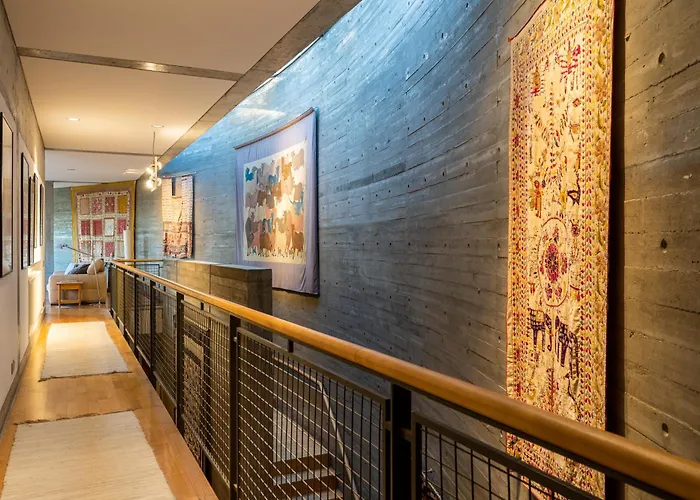 Paradise Peek, Vilă Platres