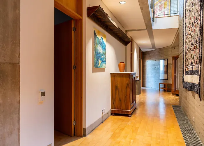 Vilă Paradise Peek, *