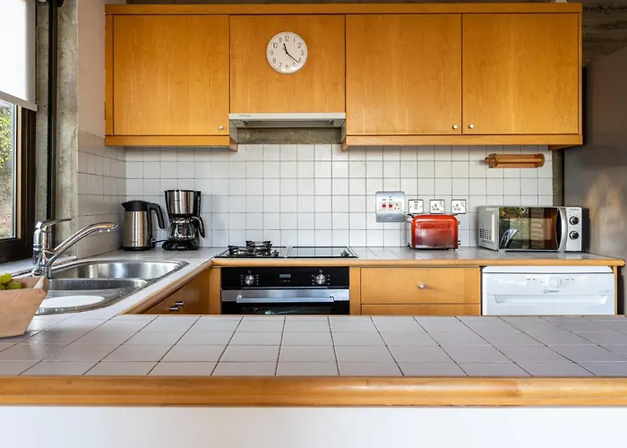 Paradise Peek, Вилла Платрес